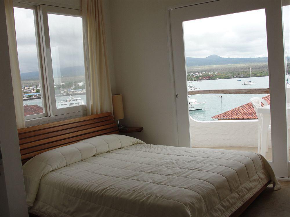 Hotel Angermeyer Waterfront Inn Puerto Ayora  Exteriör bild
