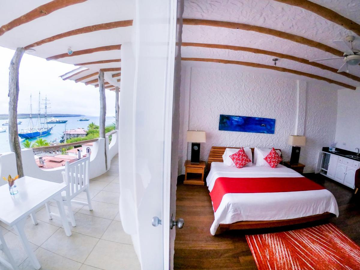 Hotel Angermeyer Waterfront Inn Puerto Ayora  Exteriör bild