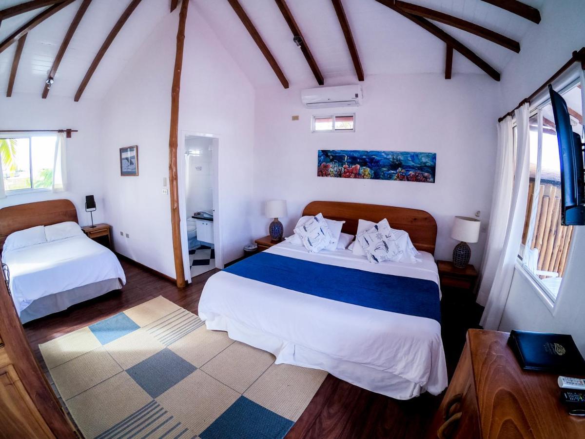 Hotel Angermeyer Waterfront Inn Puerto Ayora  Exteriör bild