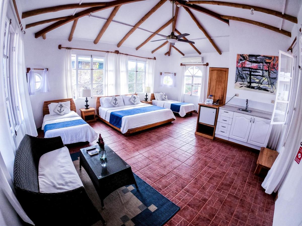 Hotel Angermeyer Waterfront Inn Puerto Ayora  Exteriör bild