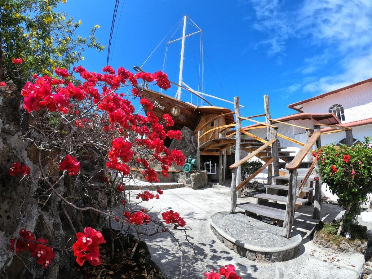 Hotel Angermeyer Waterfront Inn Puerto Ayora  Exteriör bild