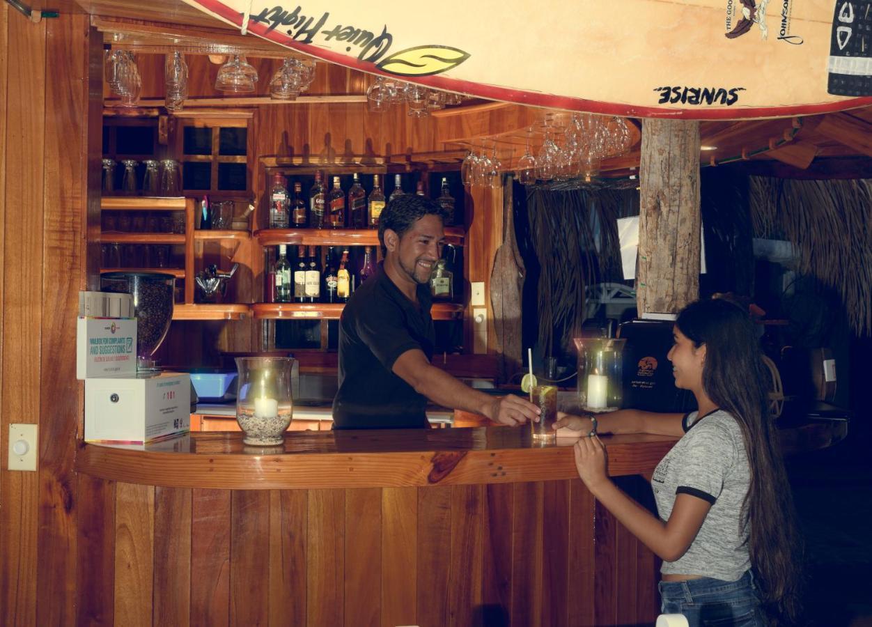 Hotel Angermeyer Waterfront Inn Puerto Ayora  Exteriör bild