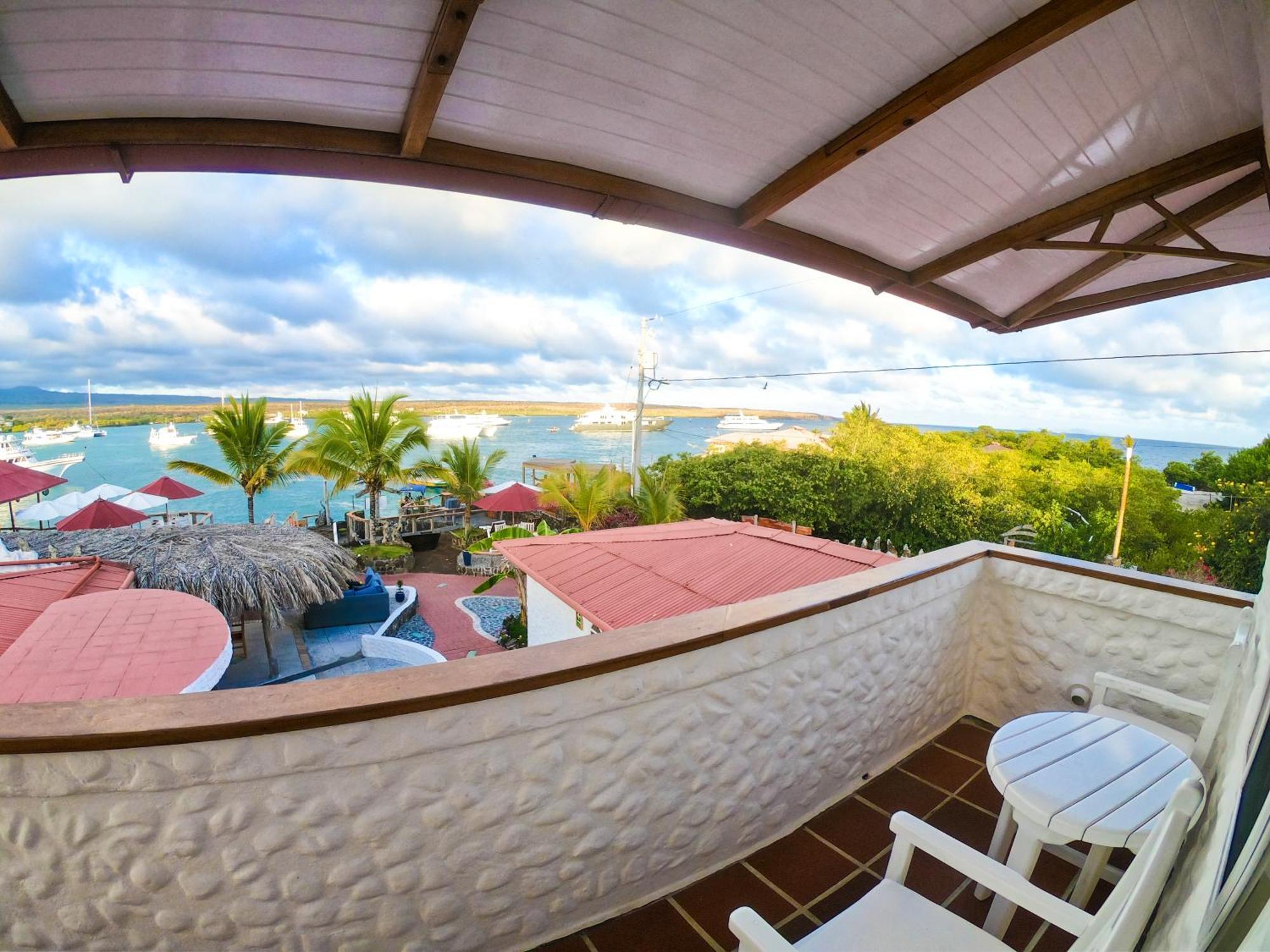 Hotel Angermeyer Waterfront Inn Puerto Ayora  Exteriör bild