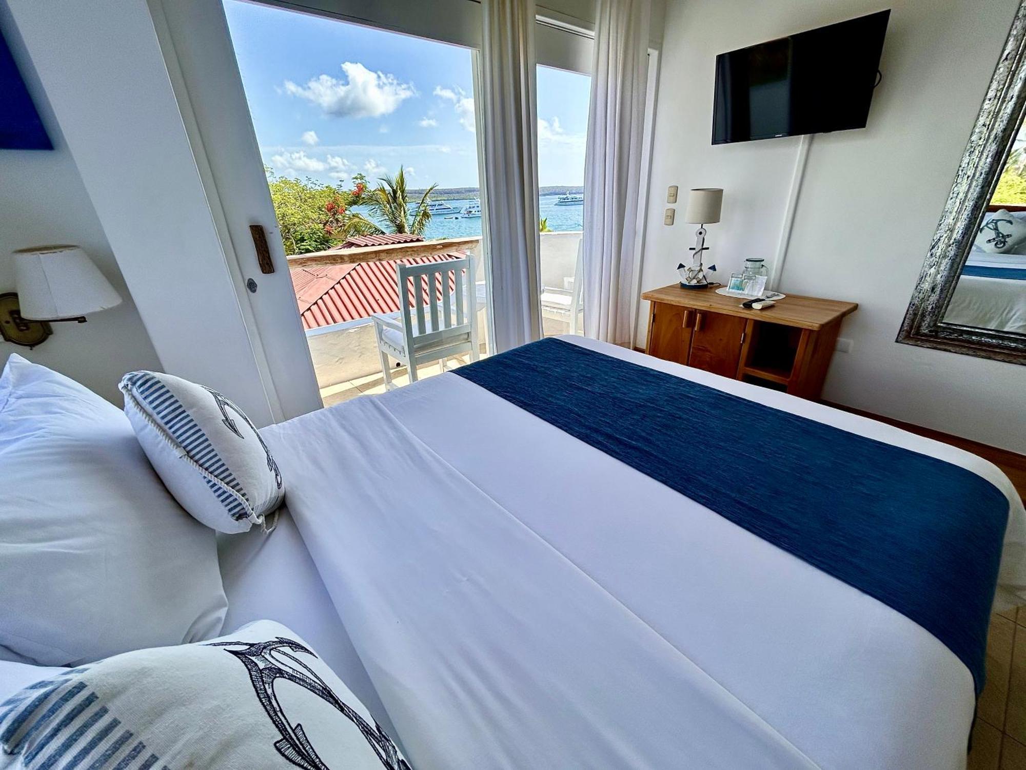 Hotel Angermeyer Waterfront Inn Puerto Ayora  Exteriör bild