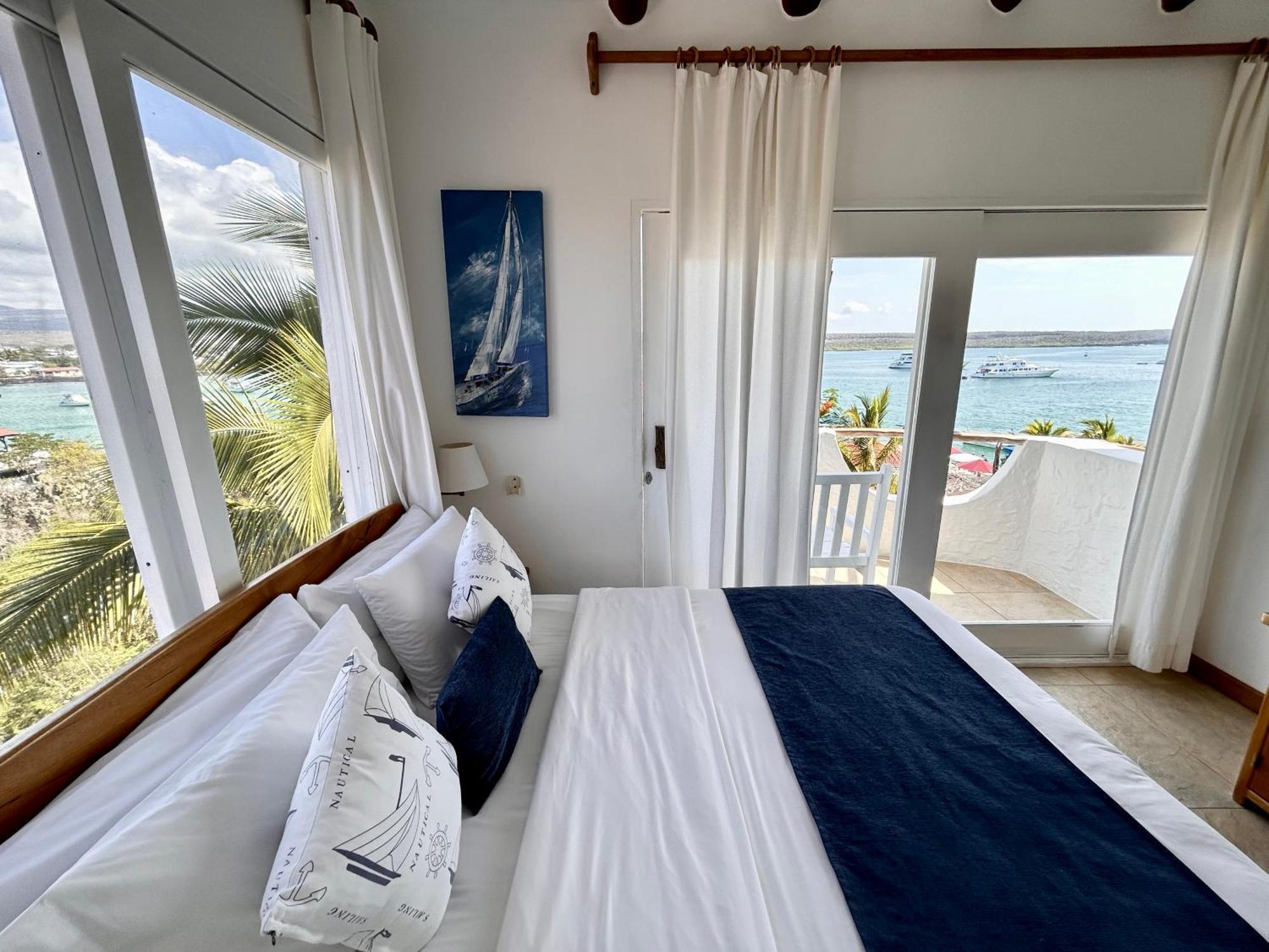Hotel Angermeyer Waterfront Inn Puerto Ayora  Exteriör bild