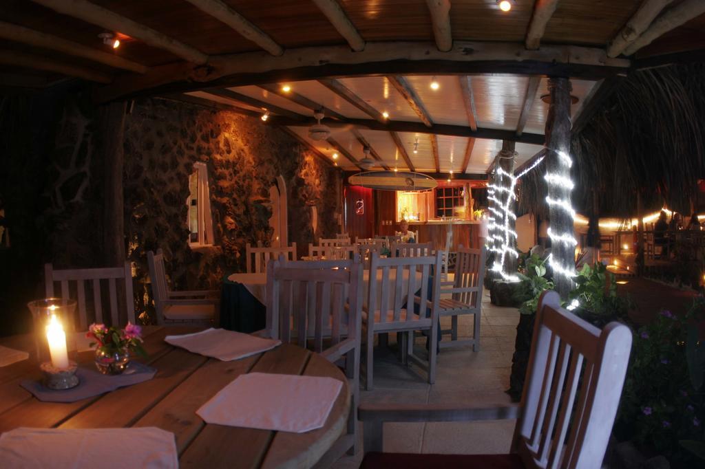 Hotel Angermeyer Waterfront Inn Puerto Ayora  Exteriör bild
