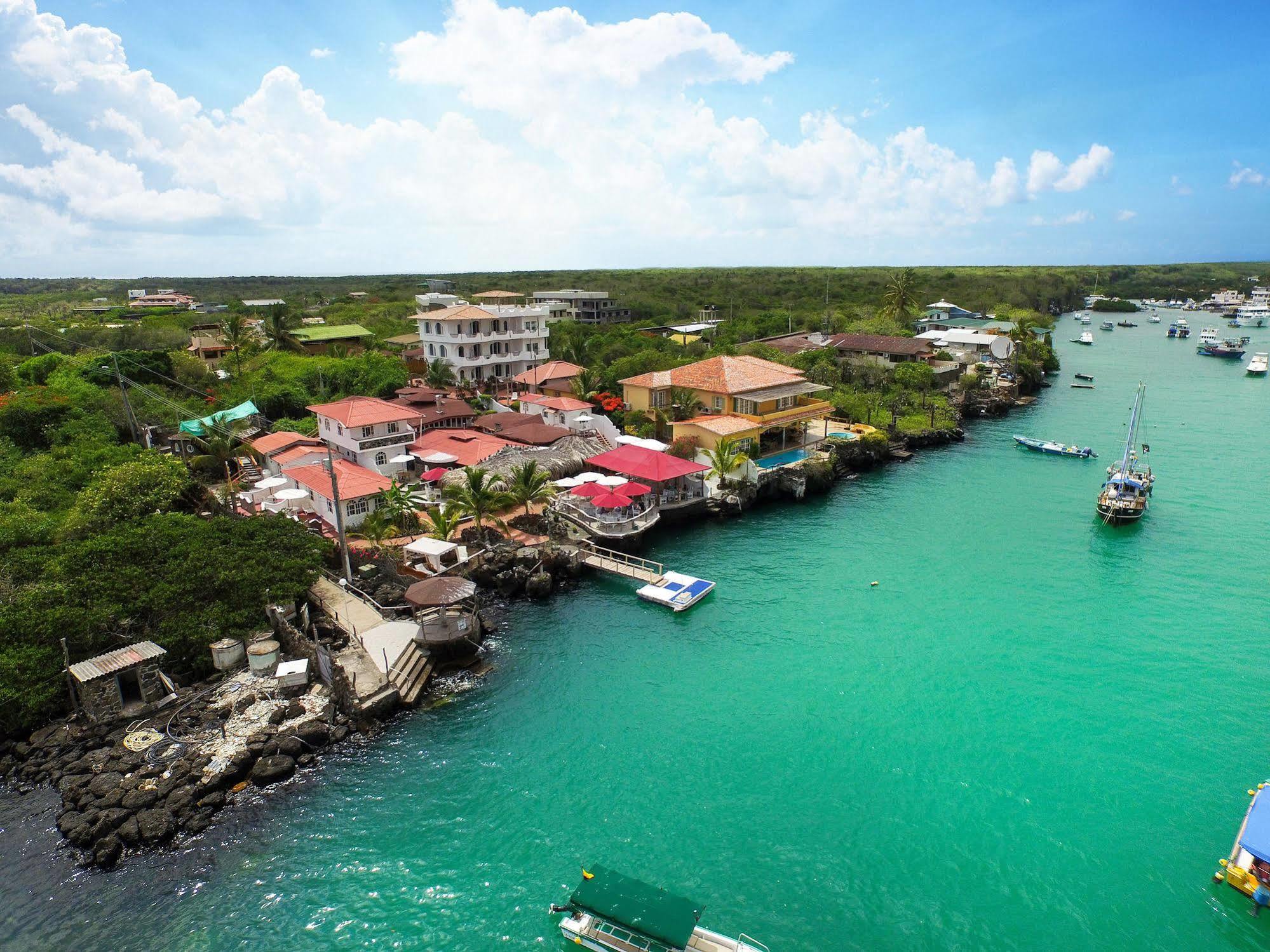 Hotel Angermeyer Waterfront Inn Puerto Ayora  Exteriör bild