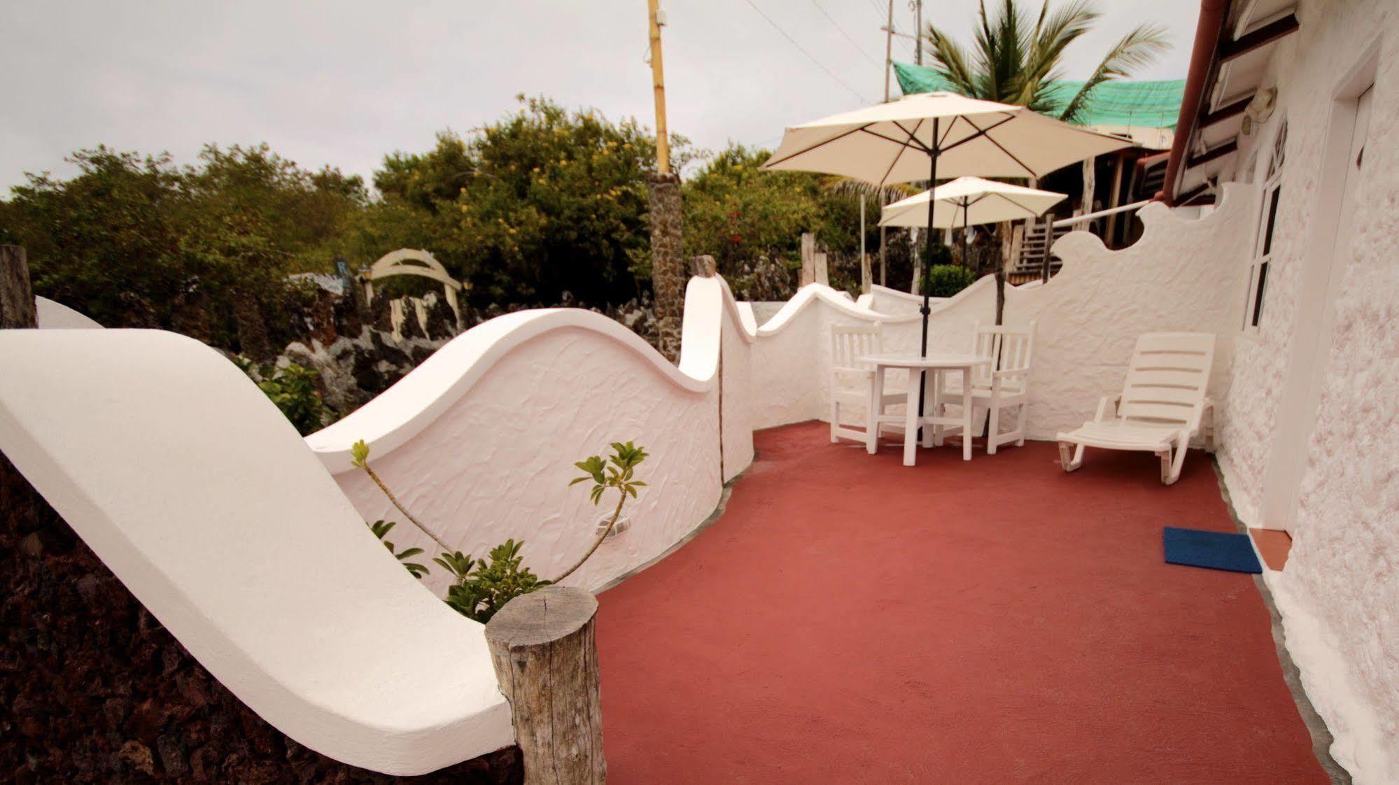 Hotel Angermeyer Waterfront Inn Puerto Ayora  Exteriör bild