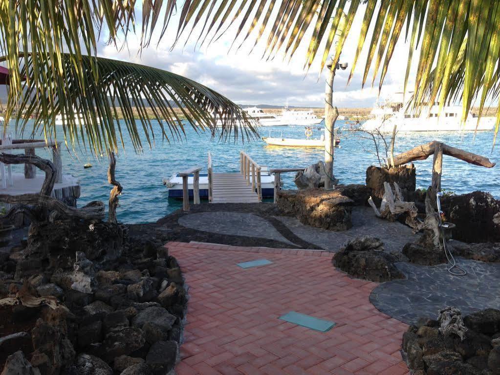 Hotel Angermeyer Waterfront Inn Puerto Ayora  Exteriör bild